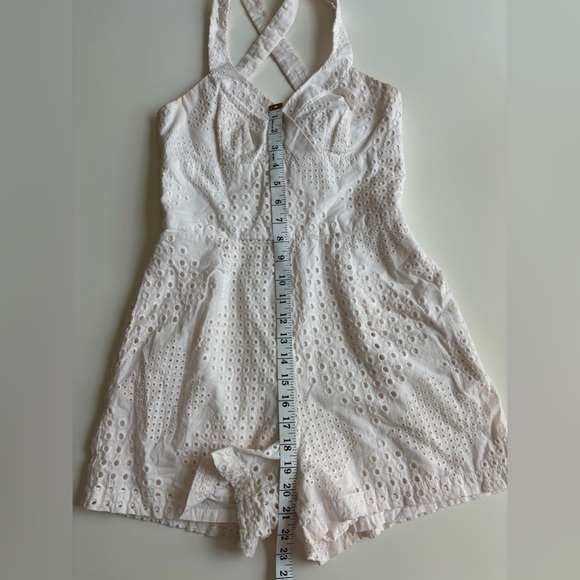 Trina Turk Light Pink Eyelet Embroidered Romper Size 2‎ Resort Wear - Picture 9 of 9